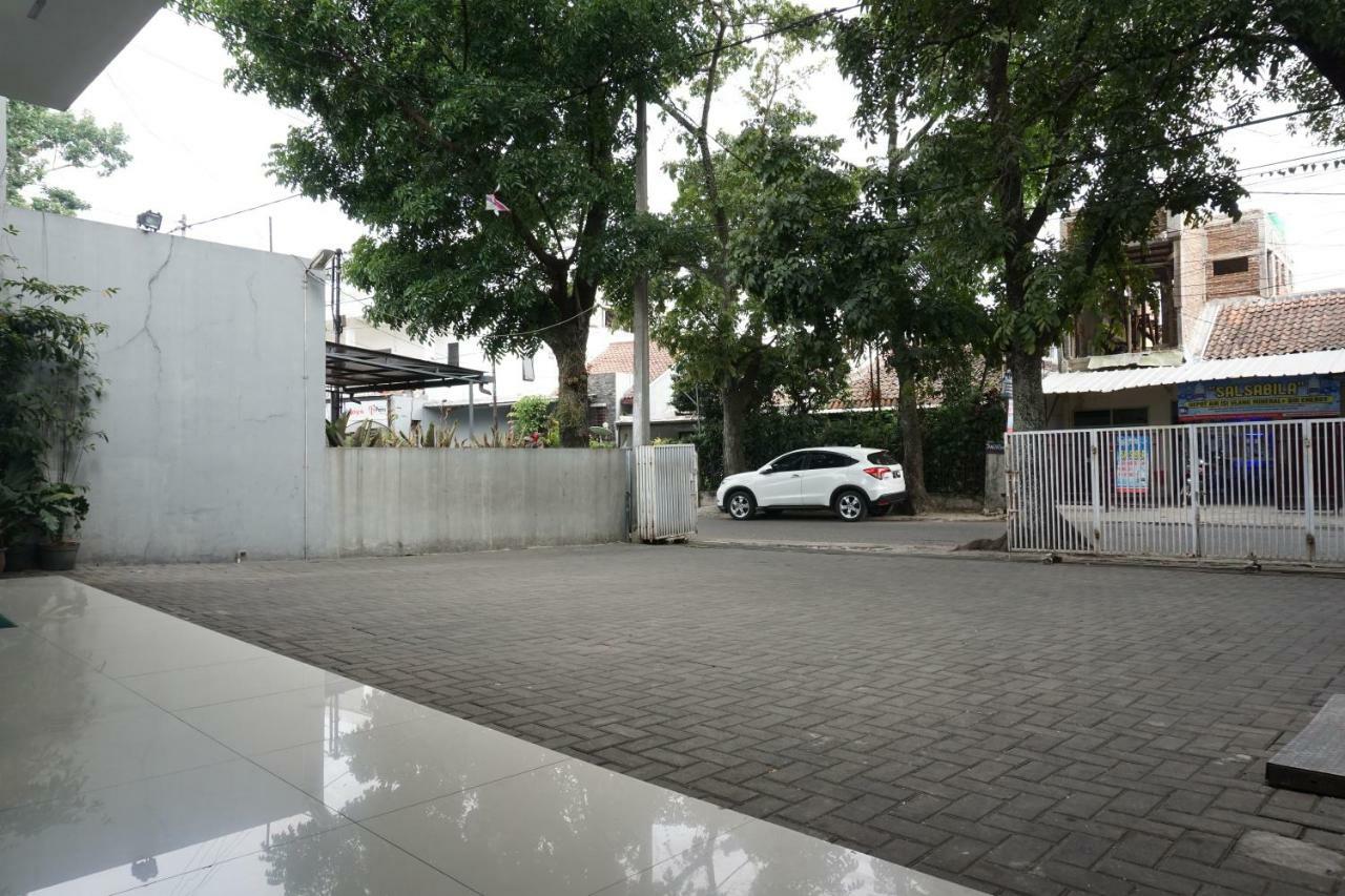 Residences By Reddoorz Syariah @ Buah Batu Bandung Exteriör bild